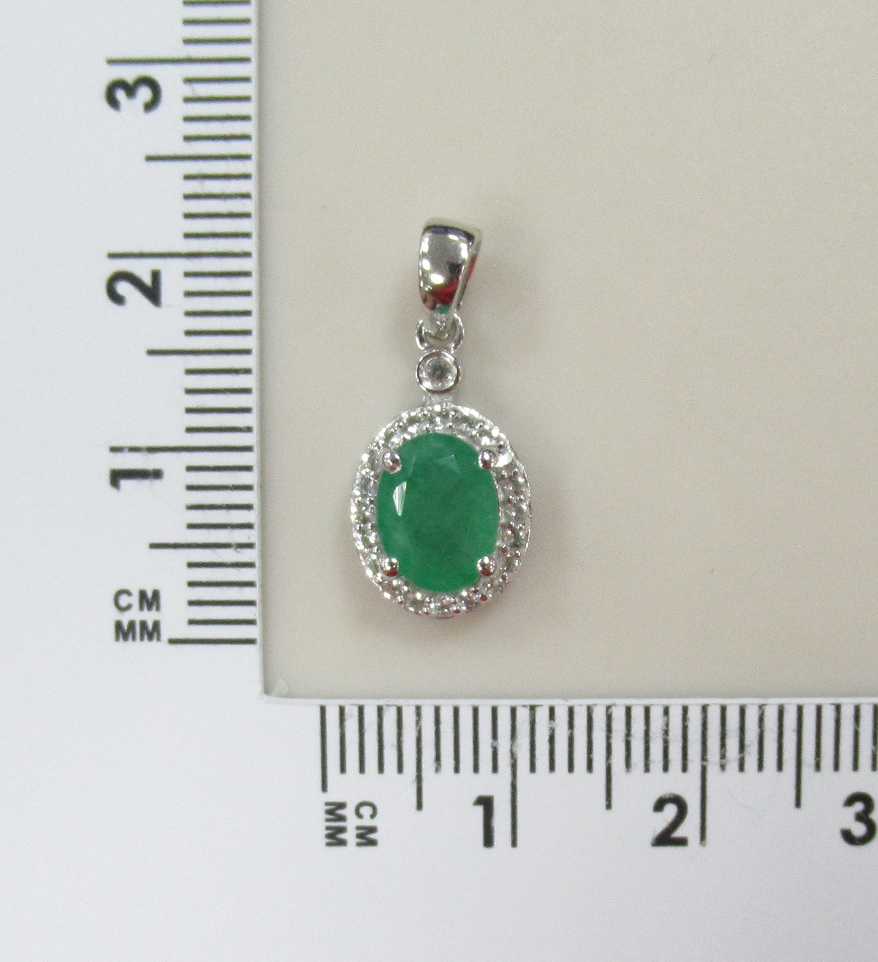 Серебряная подвеска с изумрудом